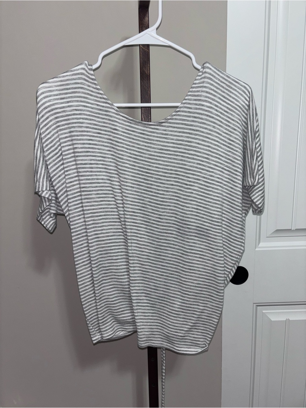 Women’s Striped Scoop Neck Top - Gray/White from Buckle